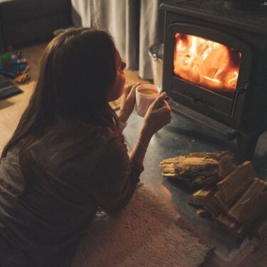 Cheminée ou poêle à bois, comment faire le bon choix ?